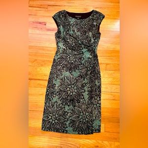 Connected apparel womens green pattern dress size 10 EUC